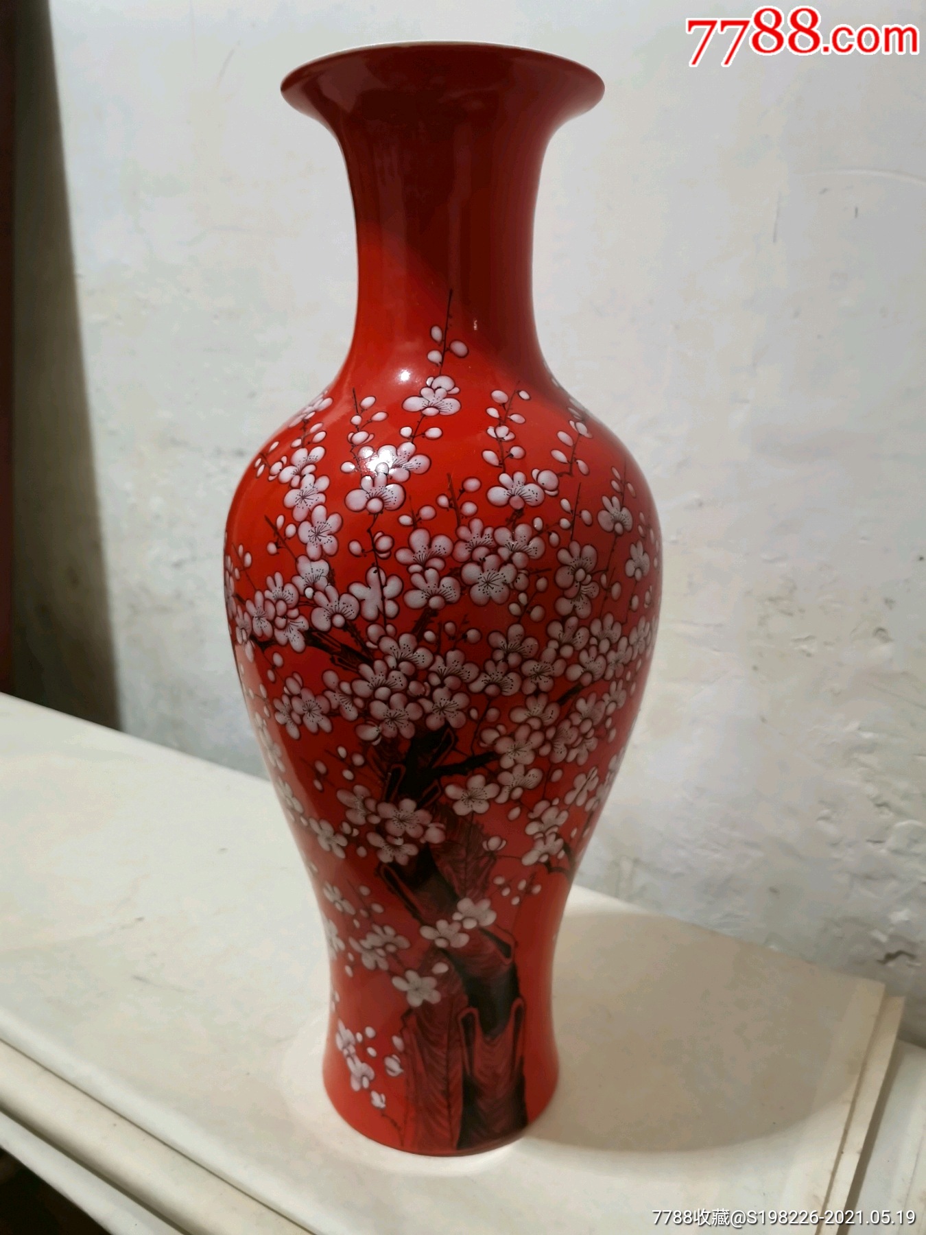 景德镇釉下彩,红釉大梅瓶