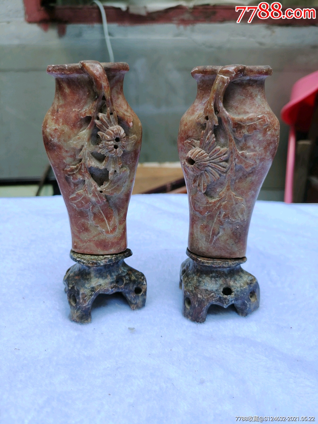 寿山石雕小花瓶一对