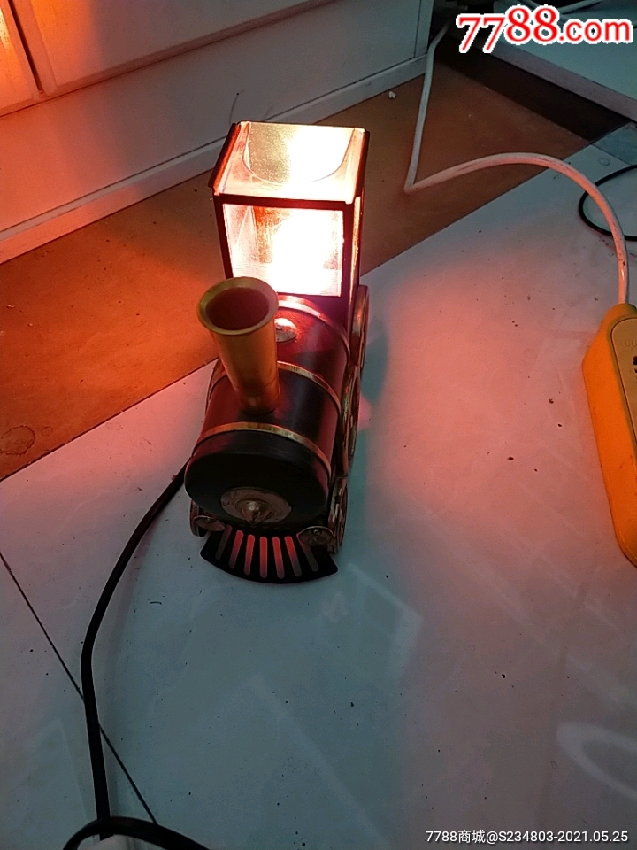 苏联老铁皮火车灯,照明好使.嘎嘎漂亮,完整,品像好