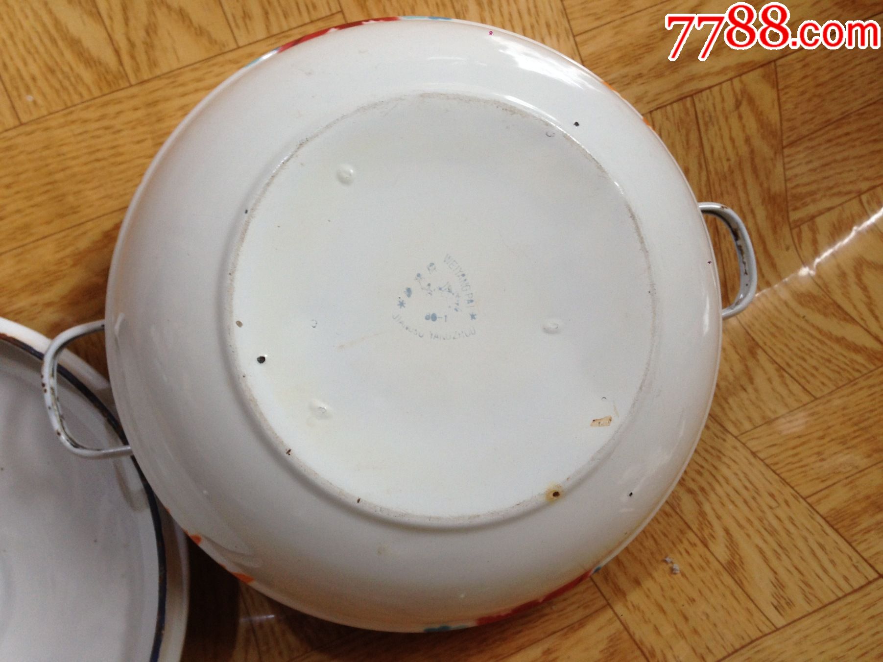 80年代搪瓷盆带盖合拍直径255厘米