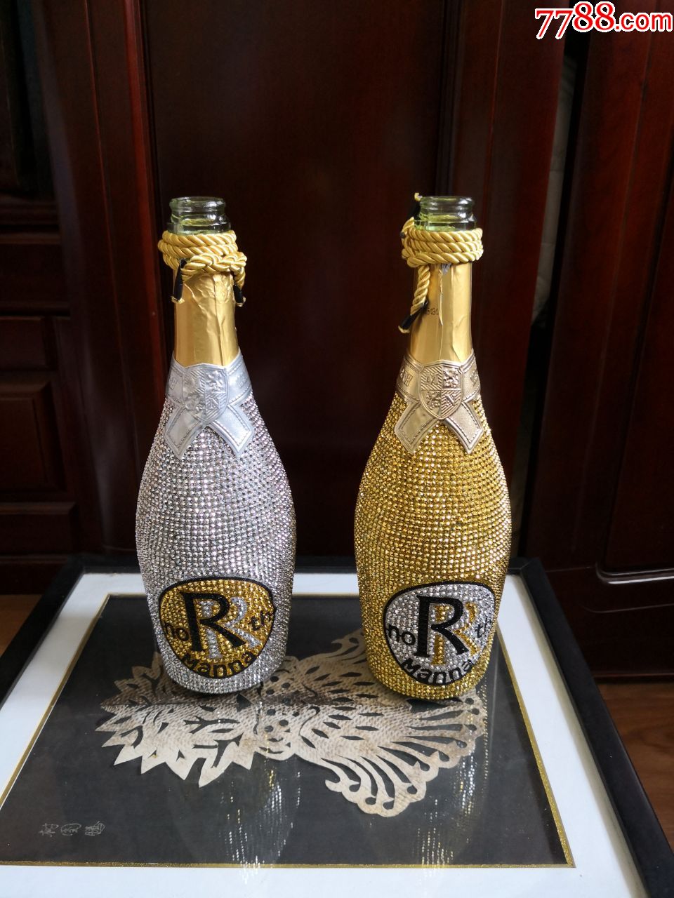漂亮的两个酒瓶
