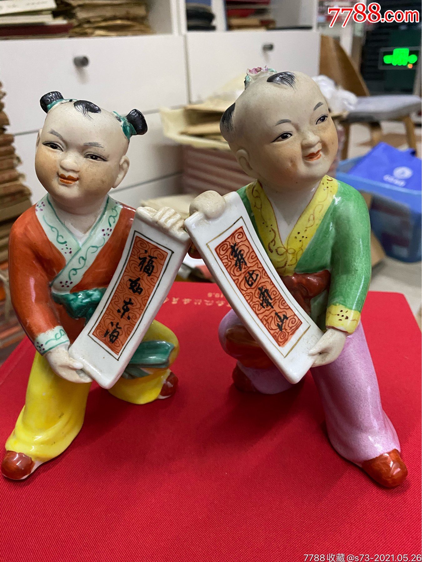 童子送福献寿雕塑瓷一对