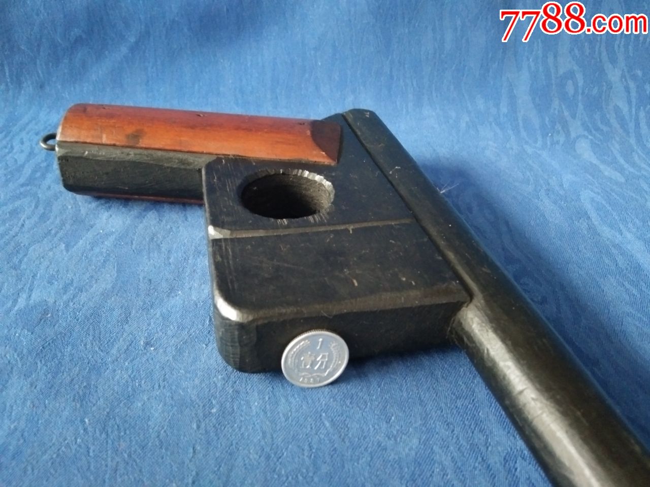 文革样板戏剧团演出道具大漆木头盒子手枪造型精致爱不释手枪杆子里出
