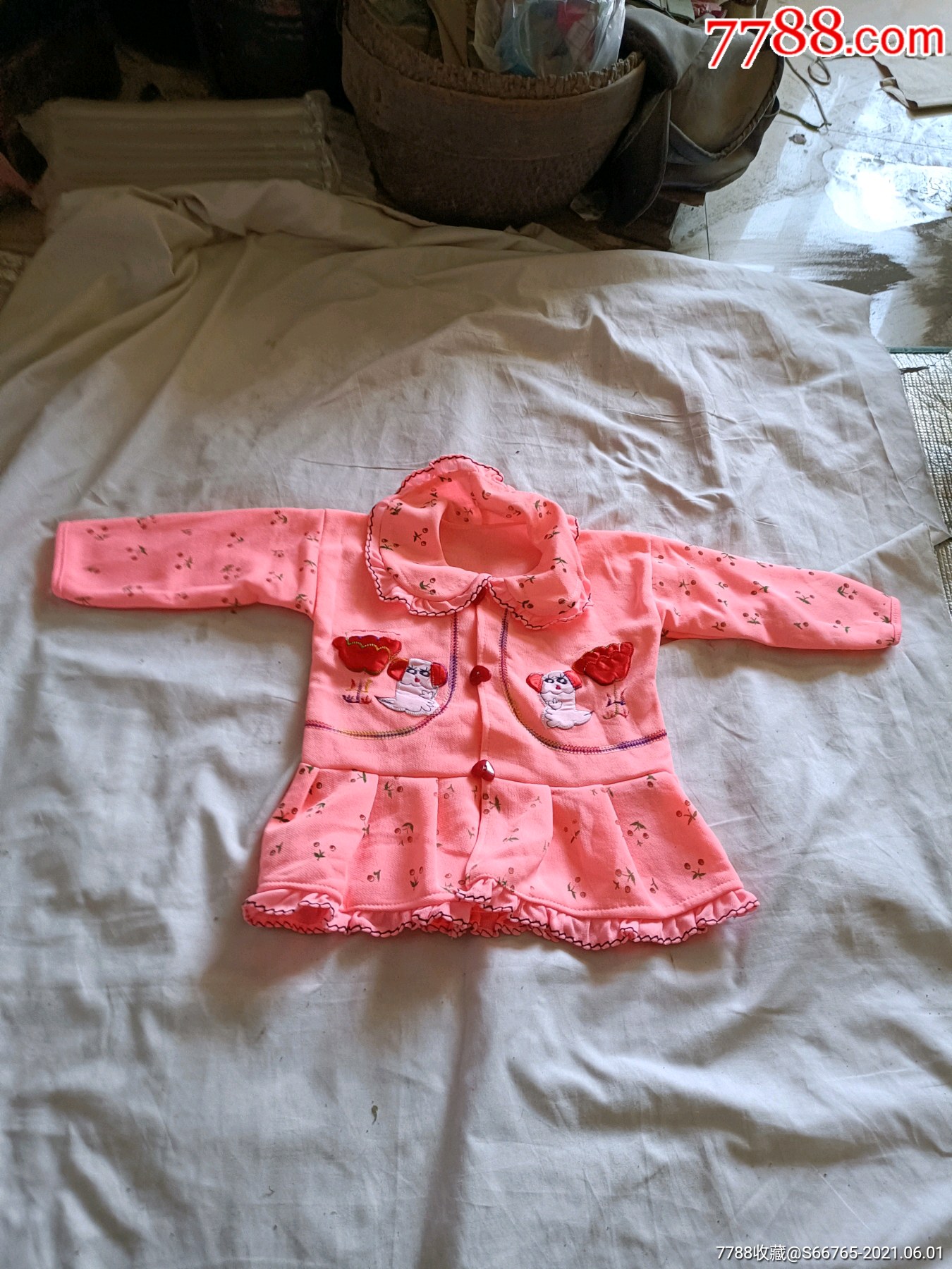 滚动鼠标滚轴,图片即可轻松放大,缩小更多"其他服饰"商品>>>>￥308品