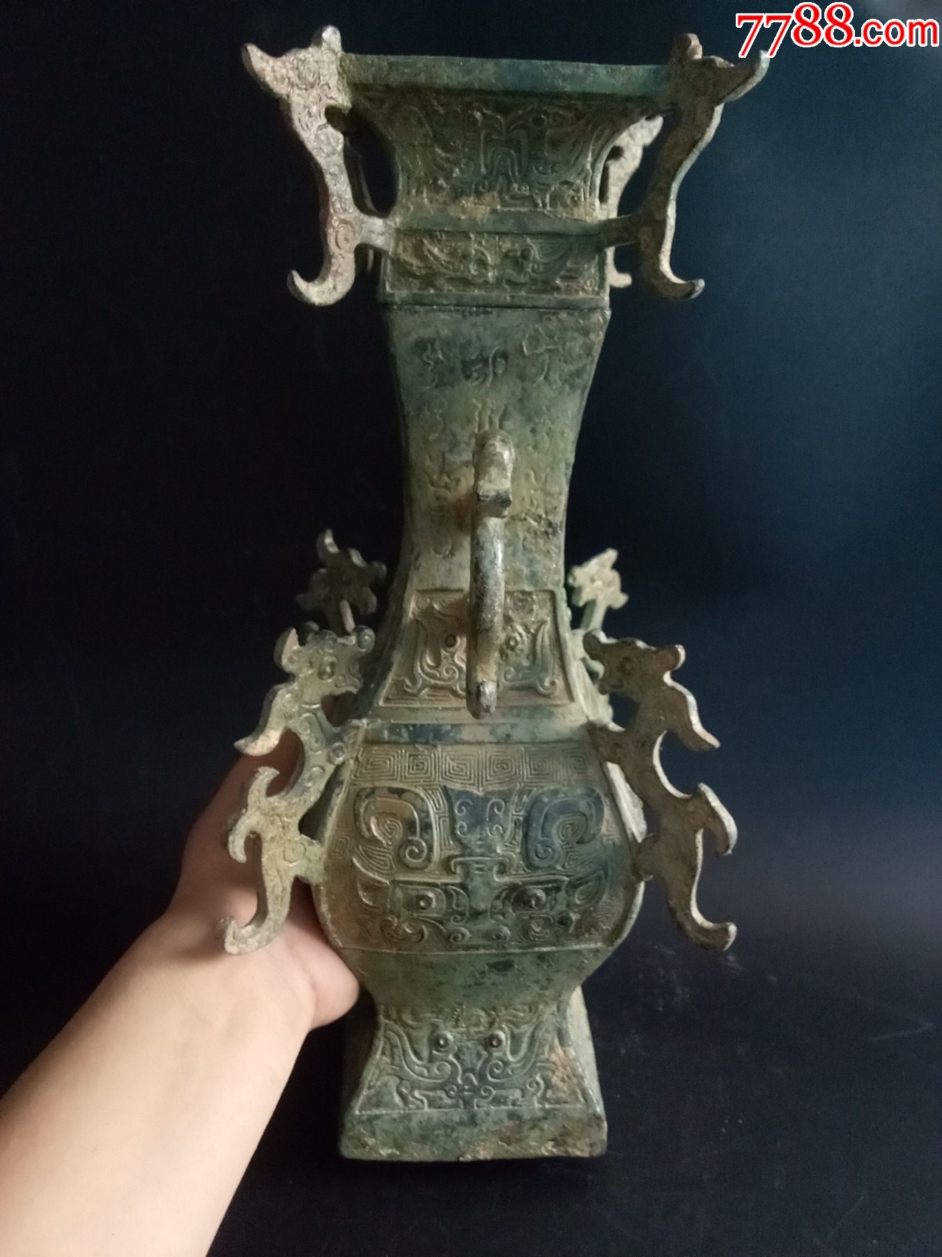 汉代玄武龙纹青铜方尊瓶高37公分