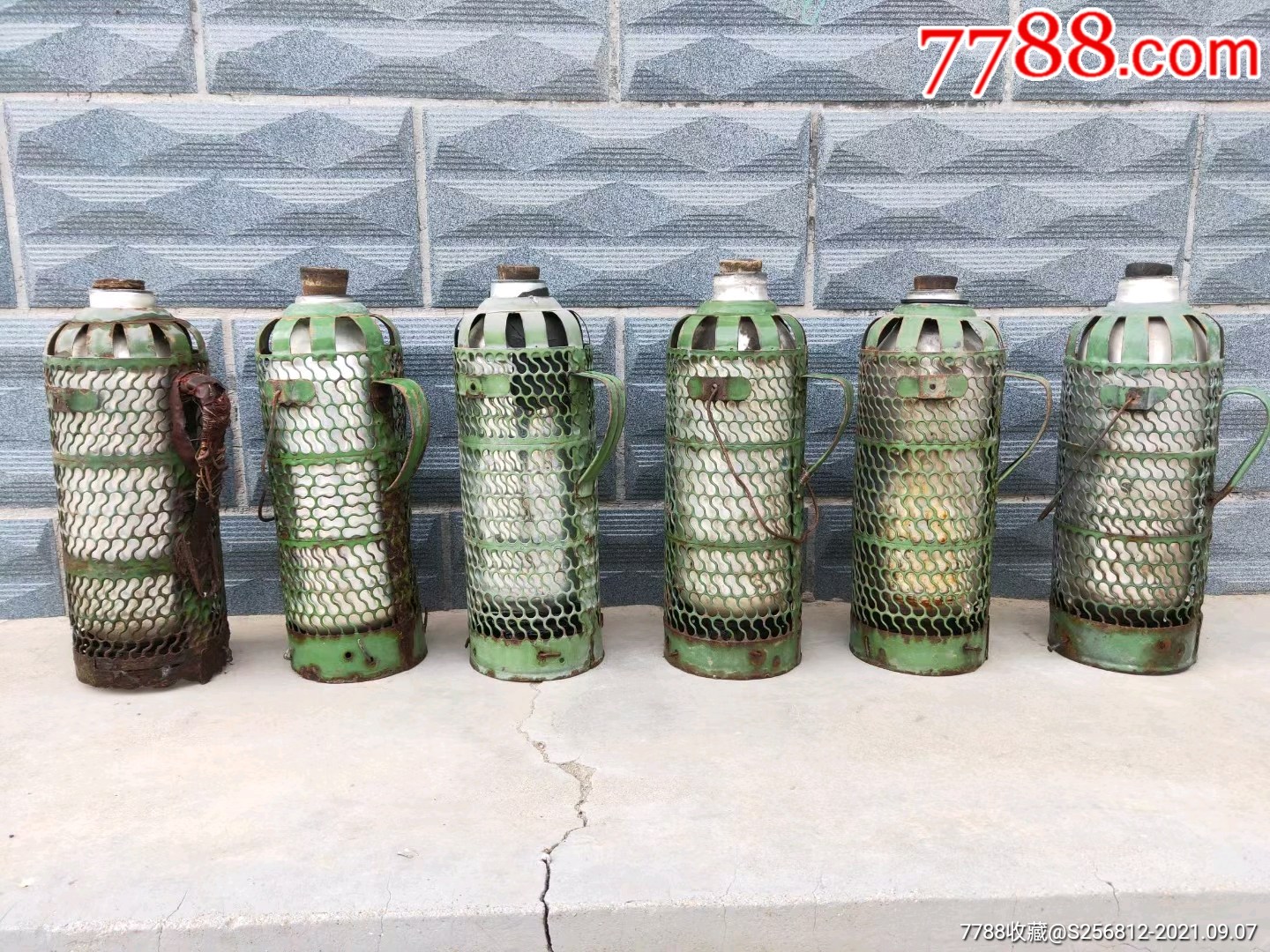 怀旧经典老物件铁暖瓶6个保存完整品相如图可正常使用民俗装饰摆件