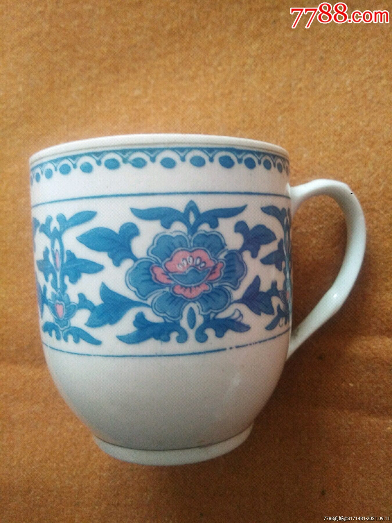 中国醴陵青花釉里红珍品瓷杯一个.