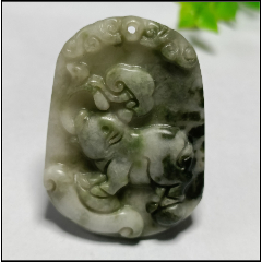 綠白獨(dú)山玉生肖豬吊墜