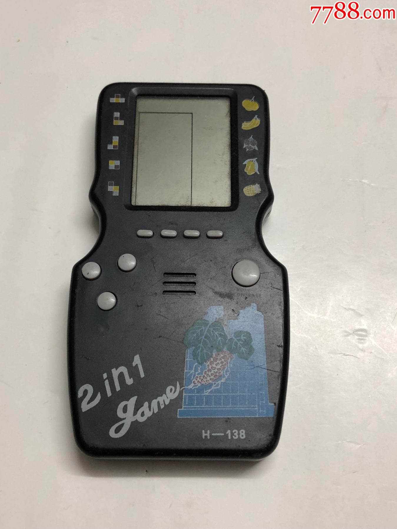 老式游戏机一个如图