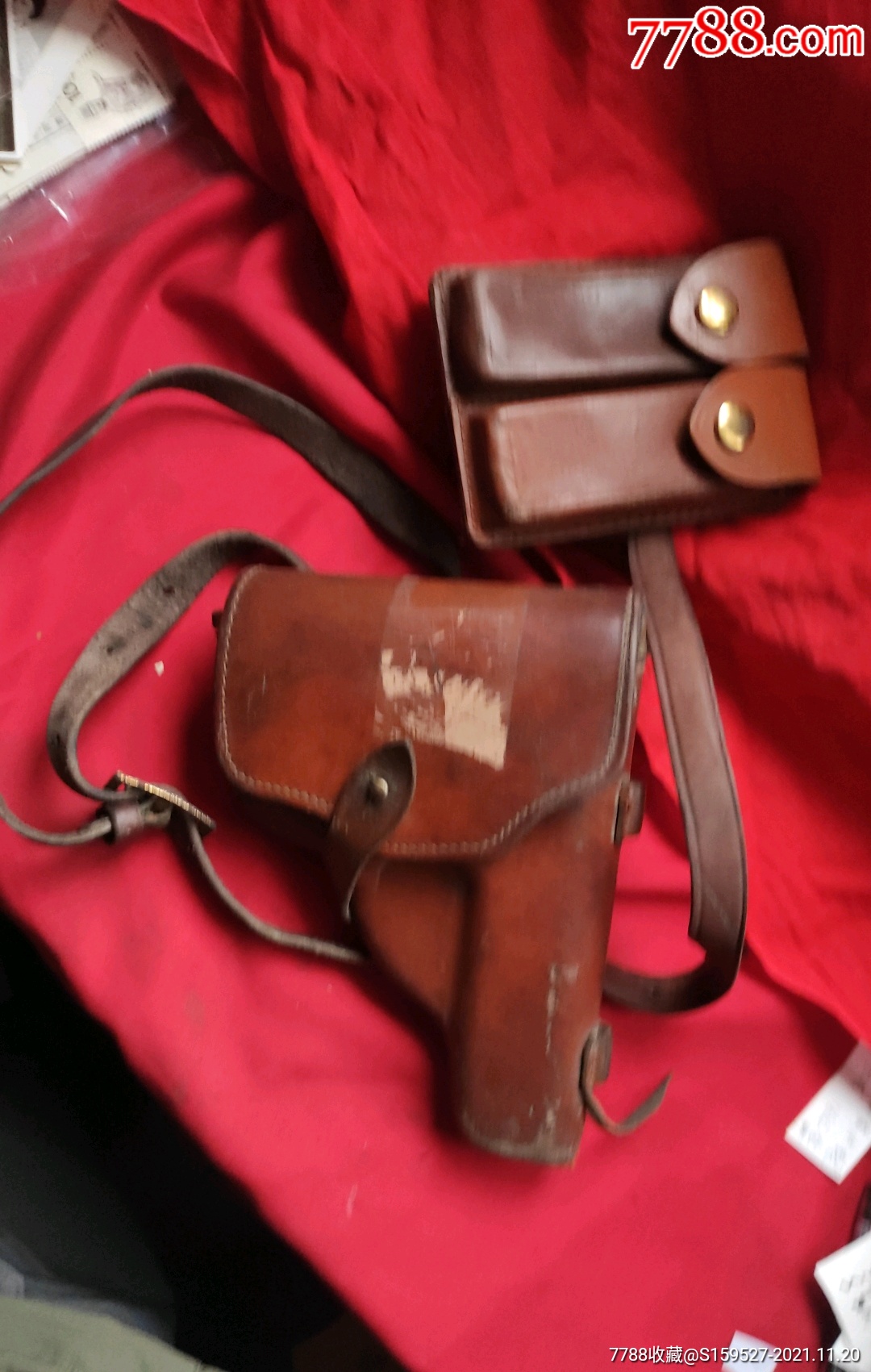 一套50年代的老牛皮54手枪枪套和夹品如图