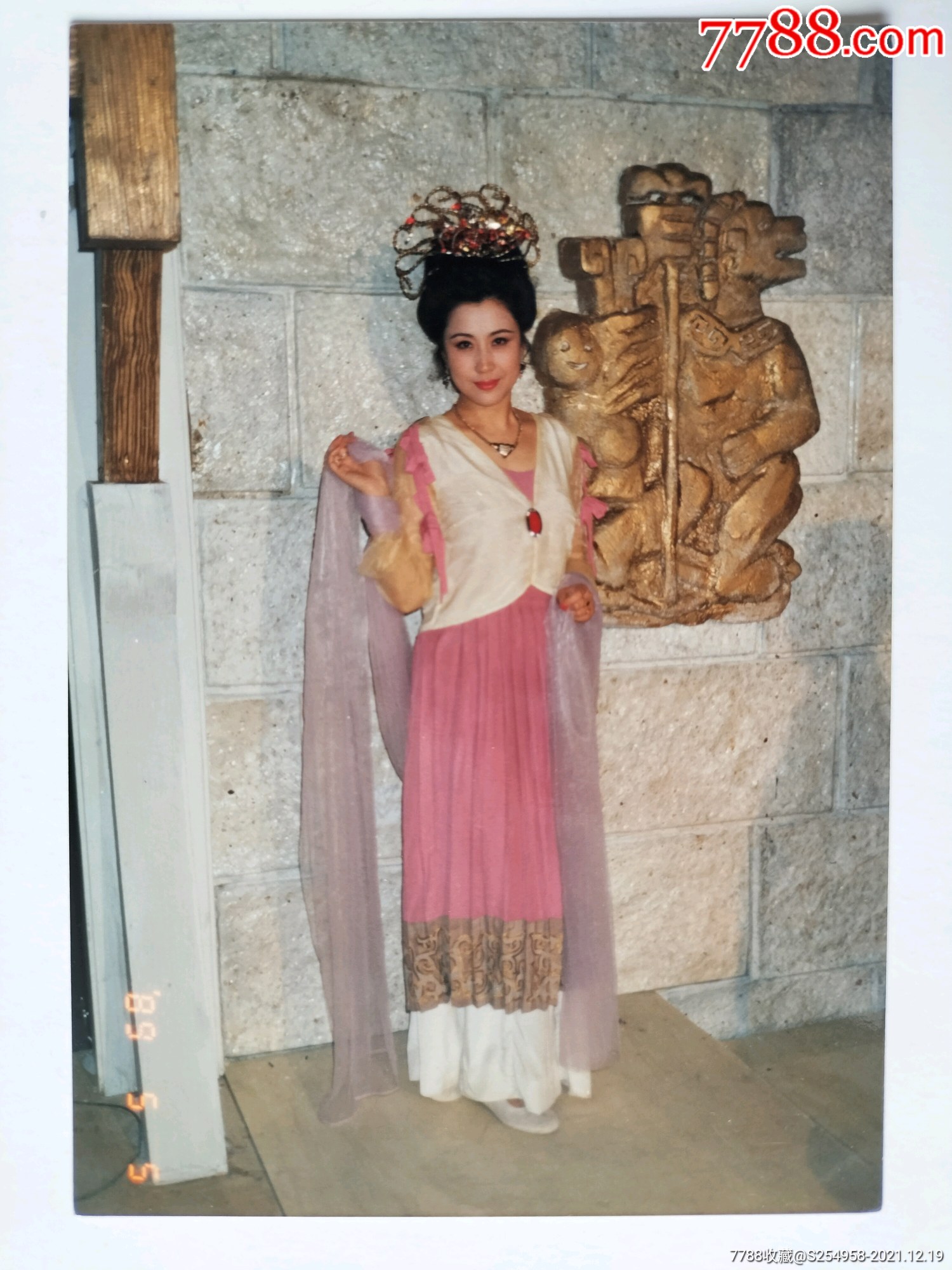 90版电视剧封神榜演员卢玲饰演纣王妻子姜皇后照片一张