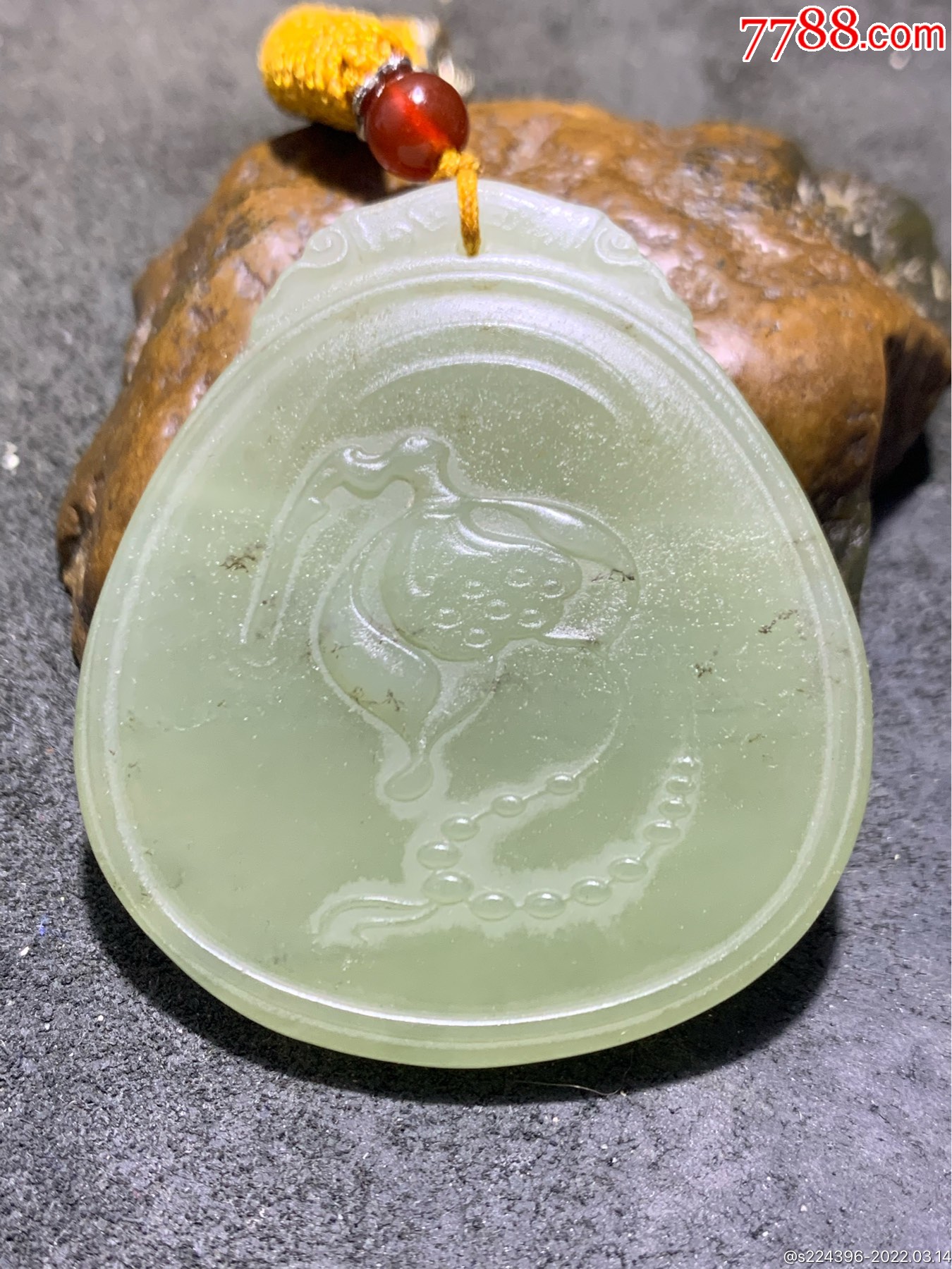 天然青海料水草沁和田玉雕刻佛国净土牌子一个