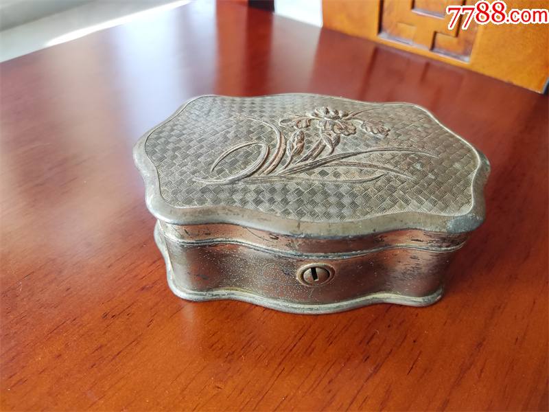 民国时期席地花卉纹银首饰盒-其他银器-7788葫芦画