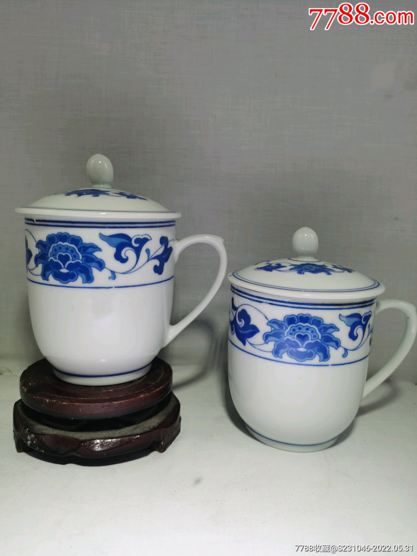 70年代红旗瓷厂秞中缠枝牡丹纹办公杯一对.