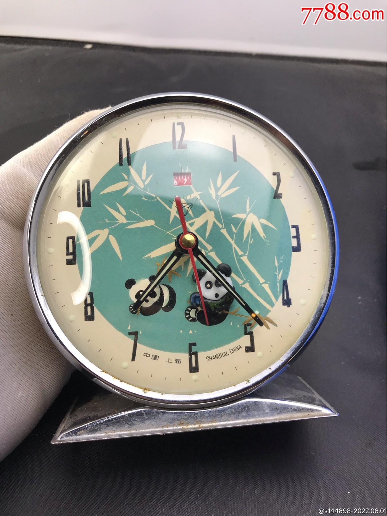 怀旧七十年代上海钻石牌小闹钟上发条机械动力整体品相保存完整熊猫的