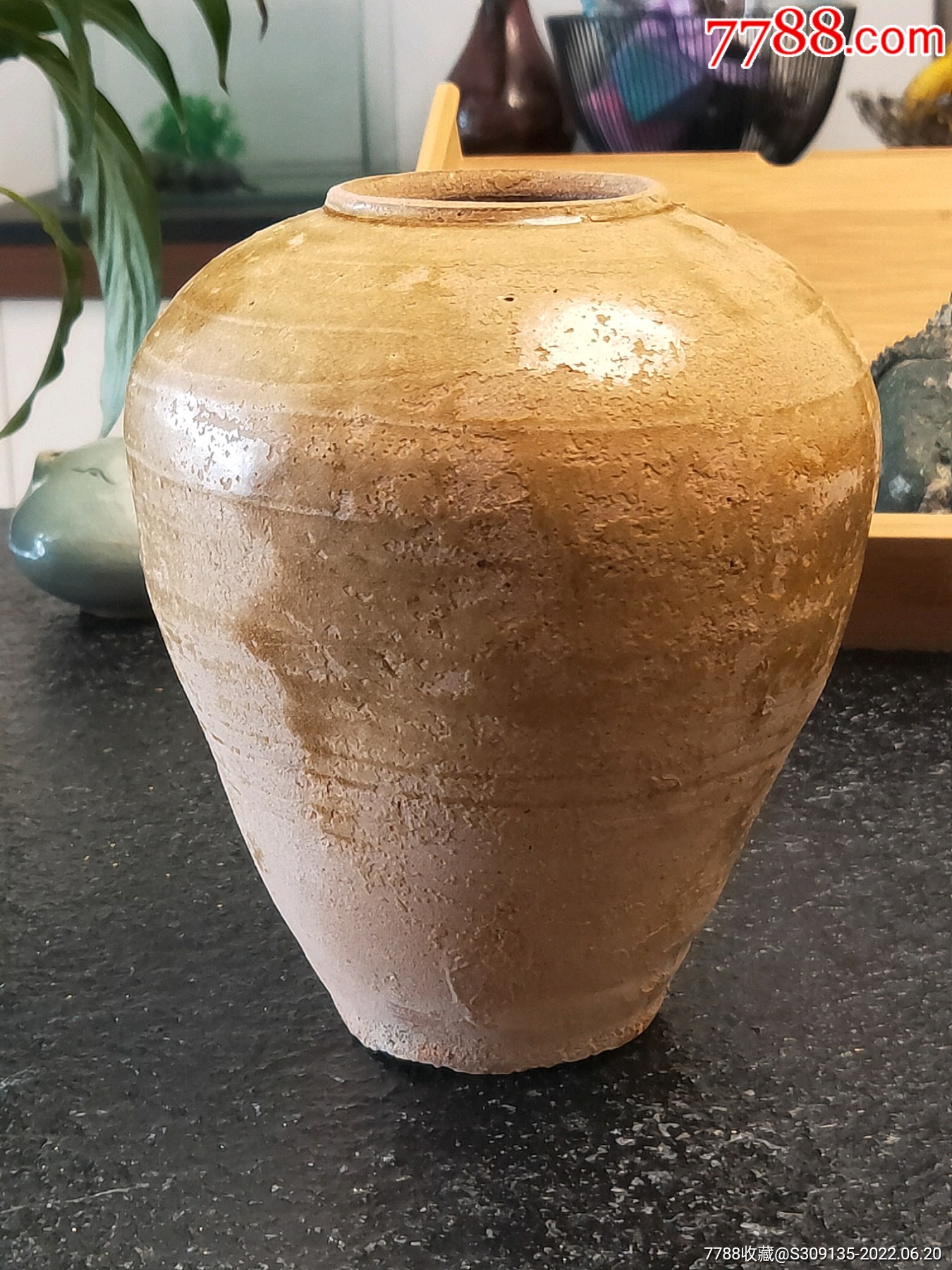 元代黄釉陶罐一个,开片非常漂亮,釉面自然老化严重,包真包老包到代.
