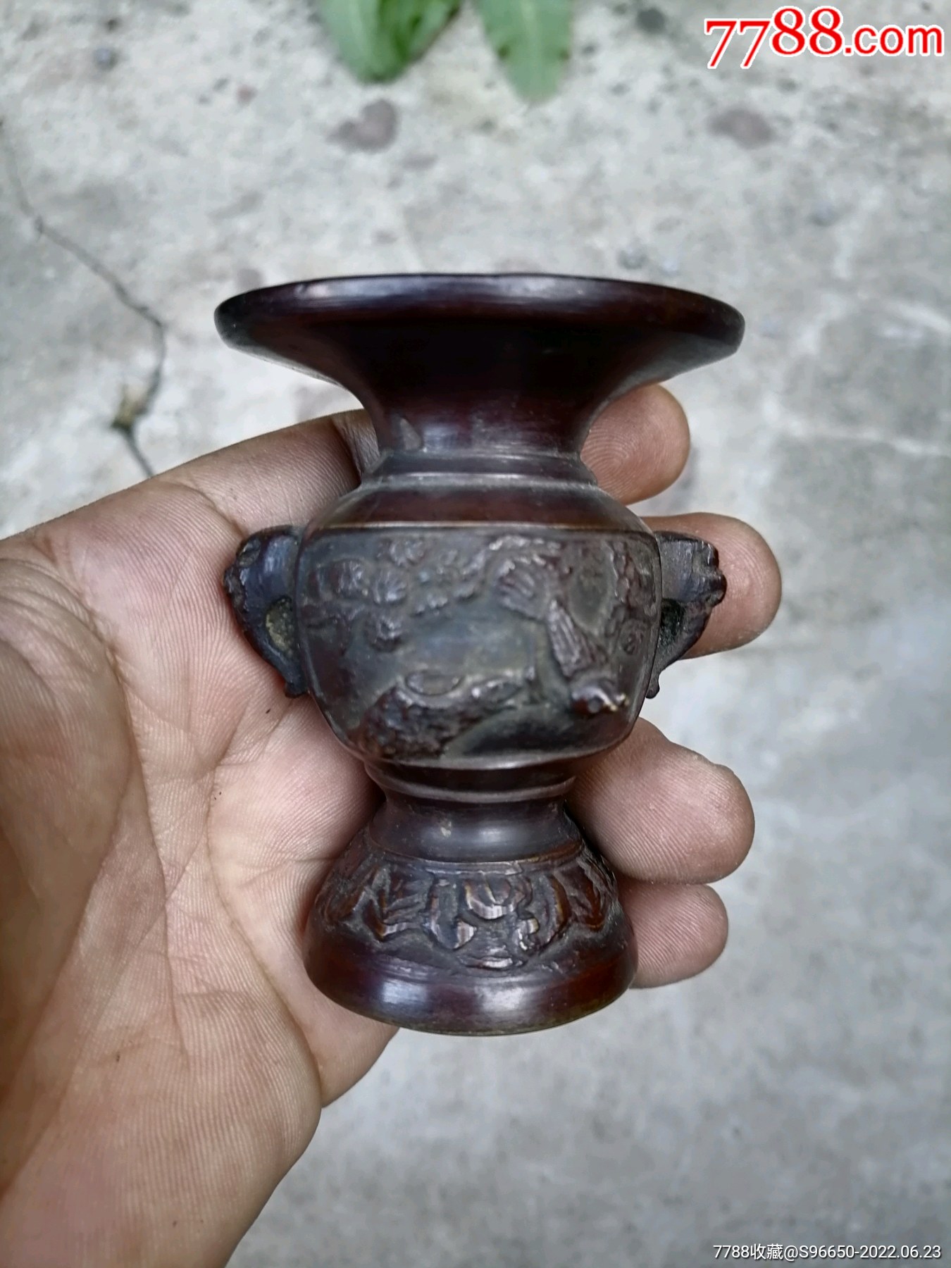 日本购回紫铜小花瓶起鼓花鸟图