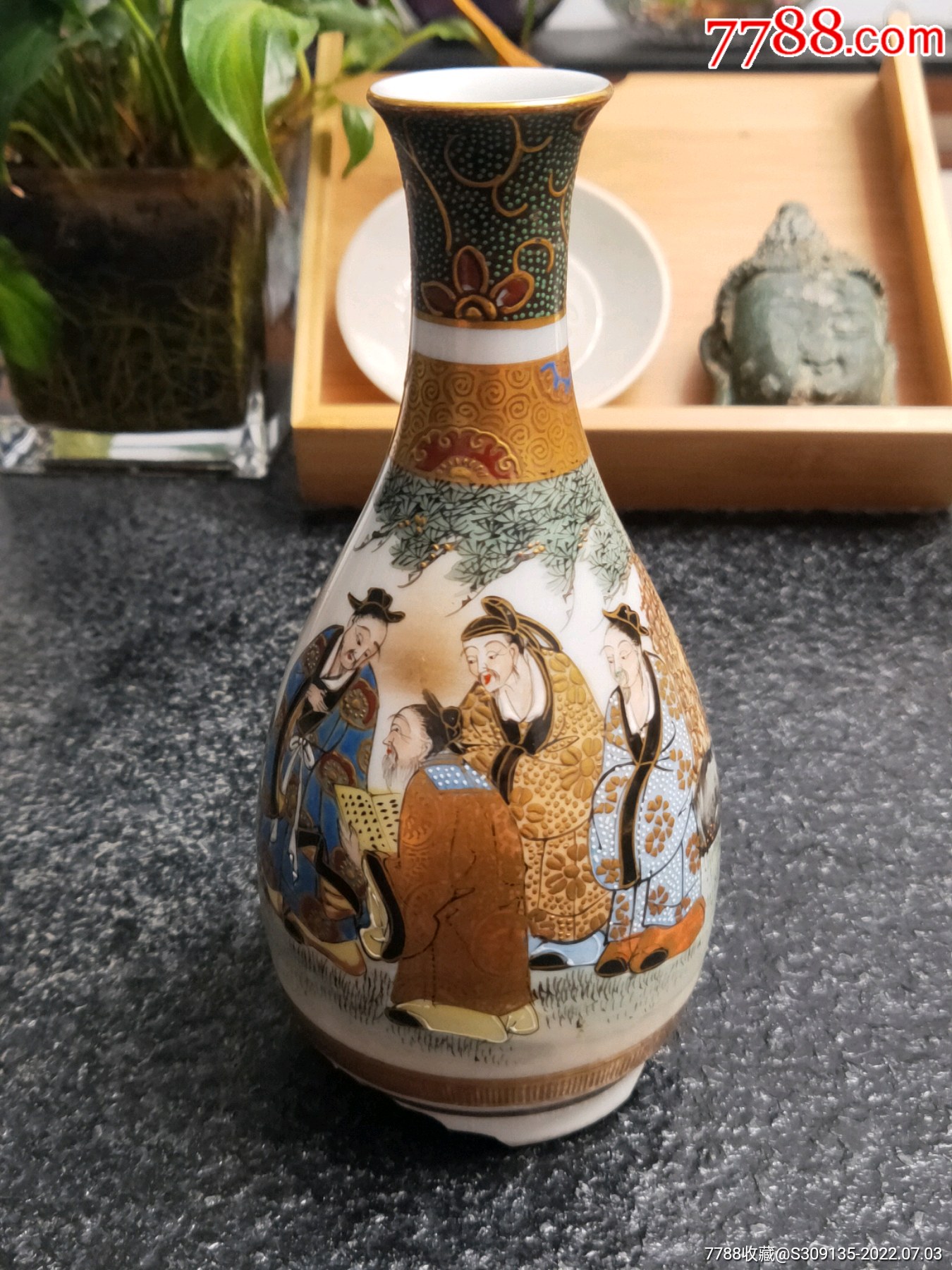 老九谷加贺酒壶一个非常的精细人物画工色彩柔和层次分明大家风范