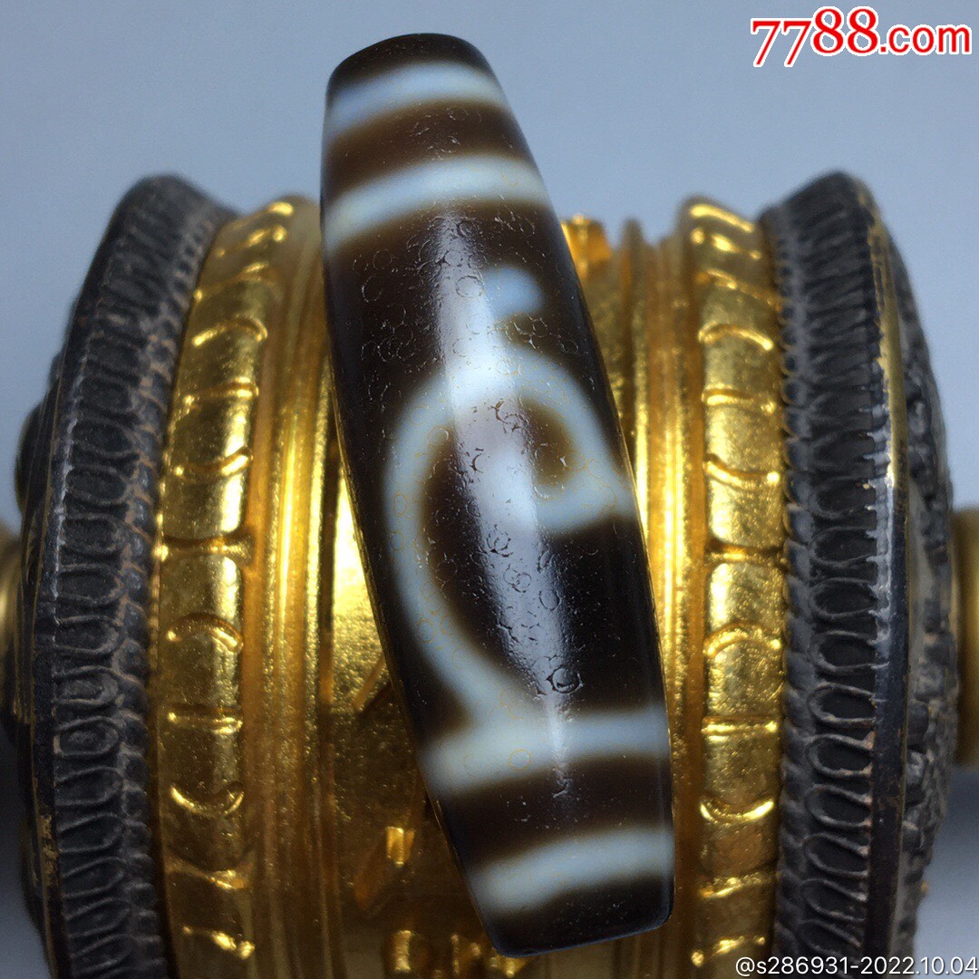 台湾回流老料高油包浆【绿度母天珠】尺寸:38*12毫米重量7.