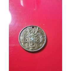 金属镶边.这是什么徽章吊坠类工艺品?徽标logo.具体看图.