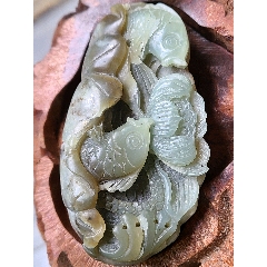 和田玉手把件《荷叶鱼》