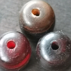 舊藏牛角珠子（三珠）_
