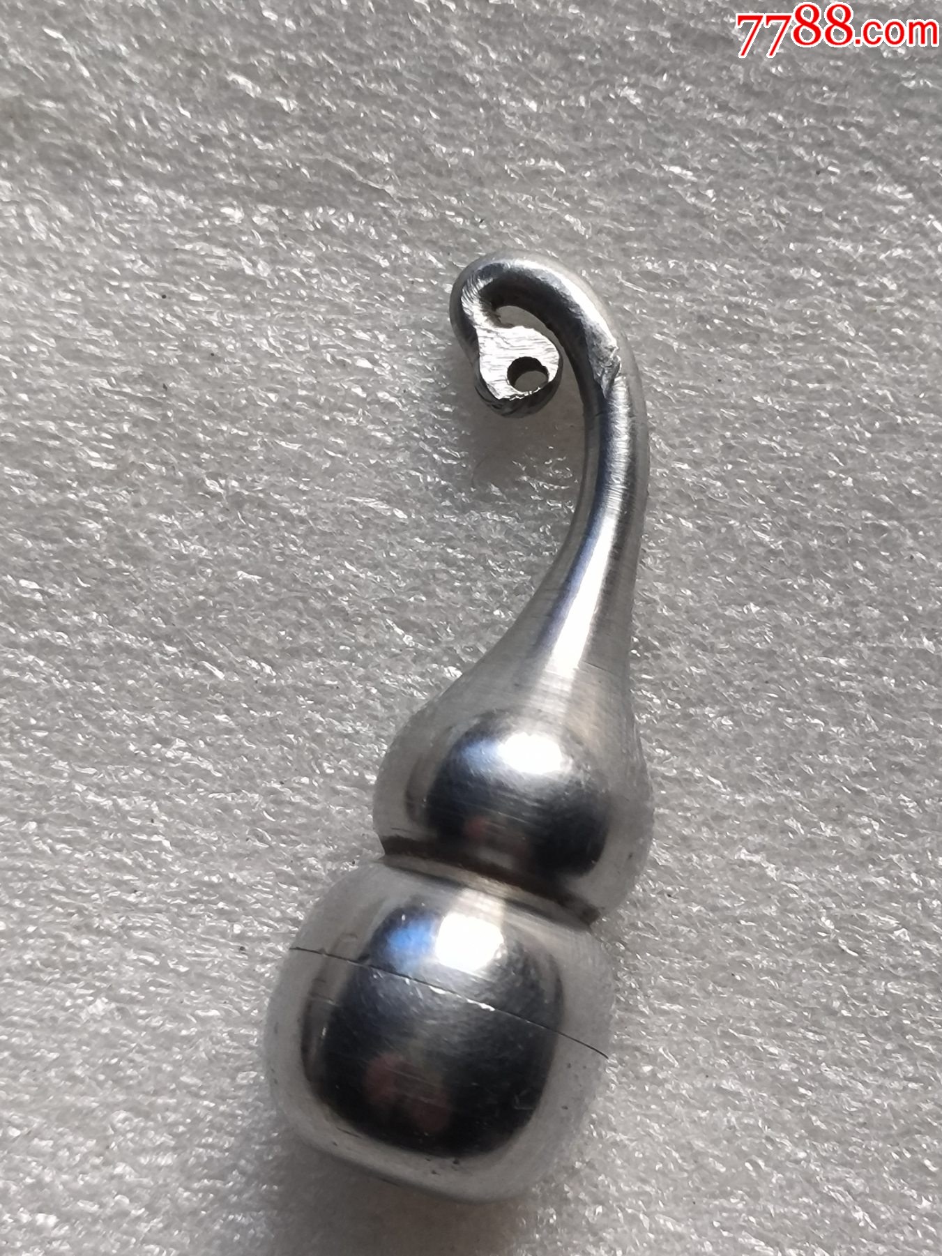 葫芦型白钢印章K801，磁铁不吸，下面可以打开，里面没有东西，自己做吧，如图__【7788收藏__收藏热线】