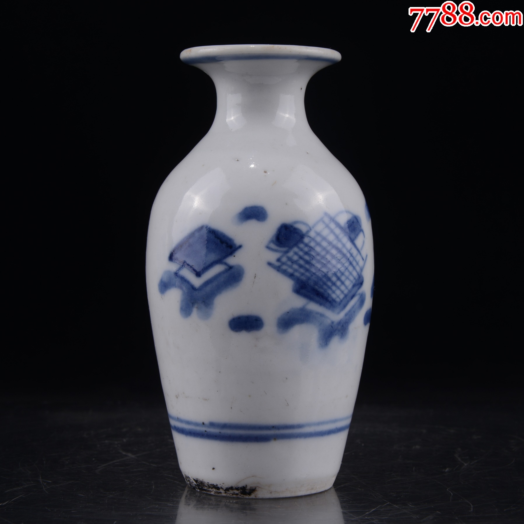 LOT78 青花博古纹柳叶瓶__【7788收藏__收藏热线】