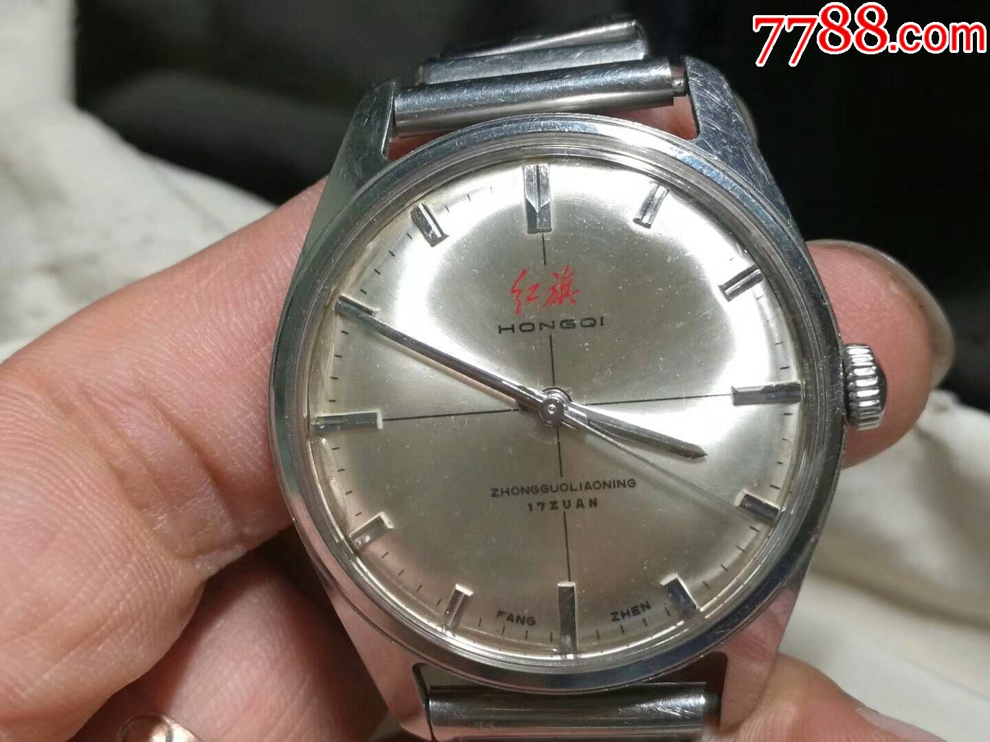 红字少见好品大红旗表,上弦走时,红字绝对稀少,三面红旗后盖,喜欢来吧