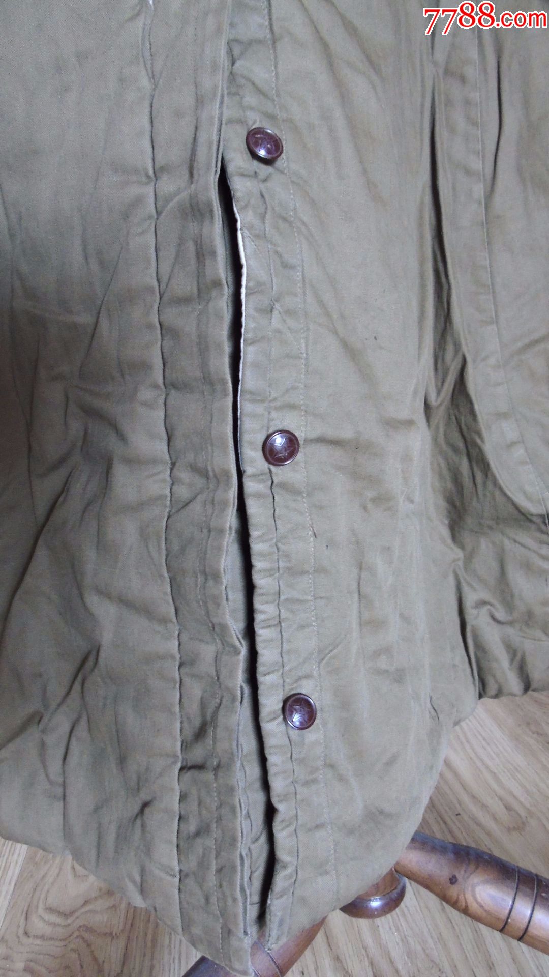 一件55式尉官平纹大衣