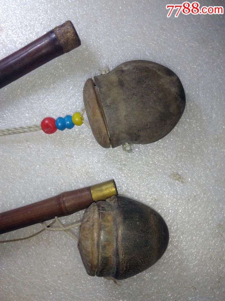 竹包铜烟杆,牛角烟丝盒,两根一起