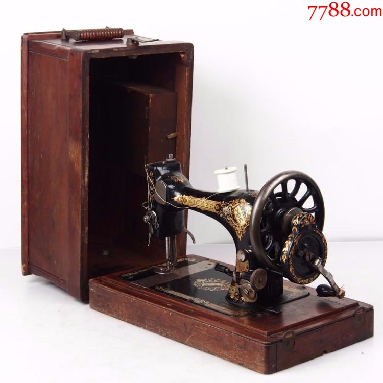 商品名称:1896年英国古董胜家singer机械手摇缝纫机带箱盖子弹头飞梭8
