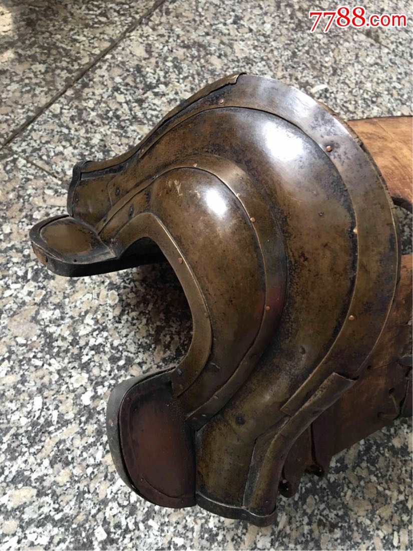 少见包铜的马鞍