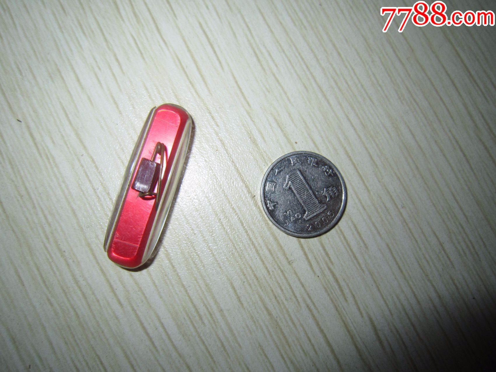 毛泽东思想万岁!胸章,不知是有机玻璃还是有机