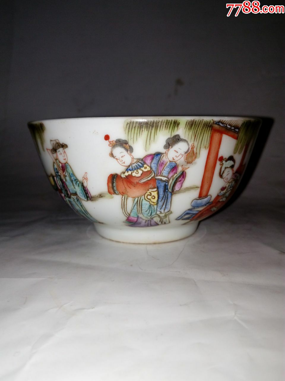 粉彩人物碗