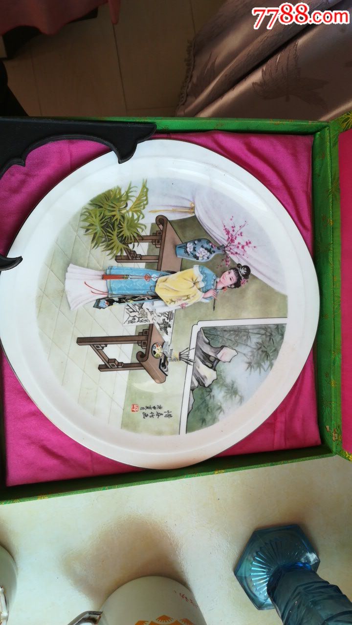 怀旧经典收藏惜春作画异形纪念瓷盘