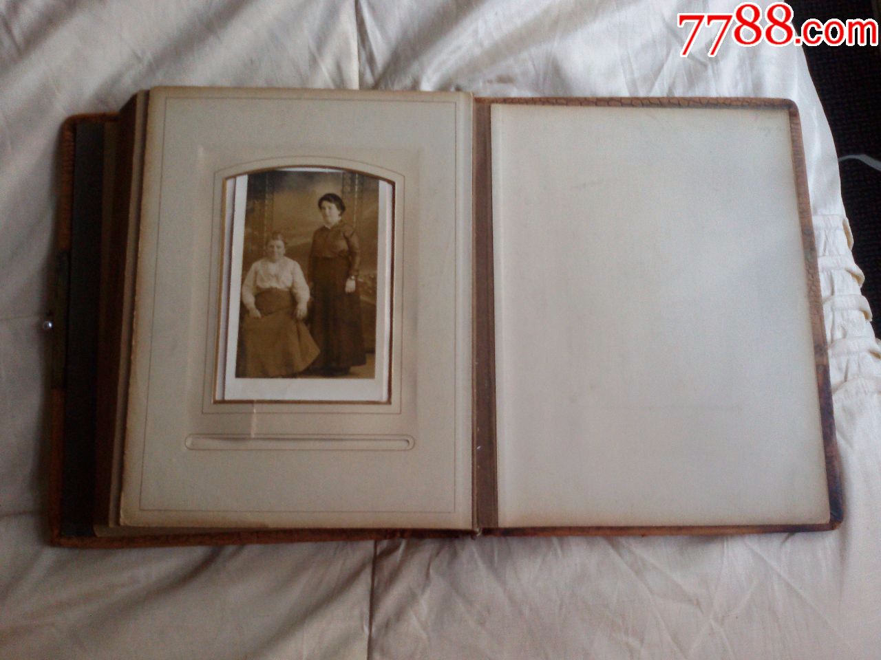 英国真皮封面银制花朵装饰的老相册,有不同尺寸45幅蛋白和黑白照片