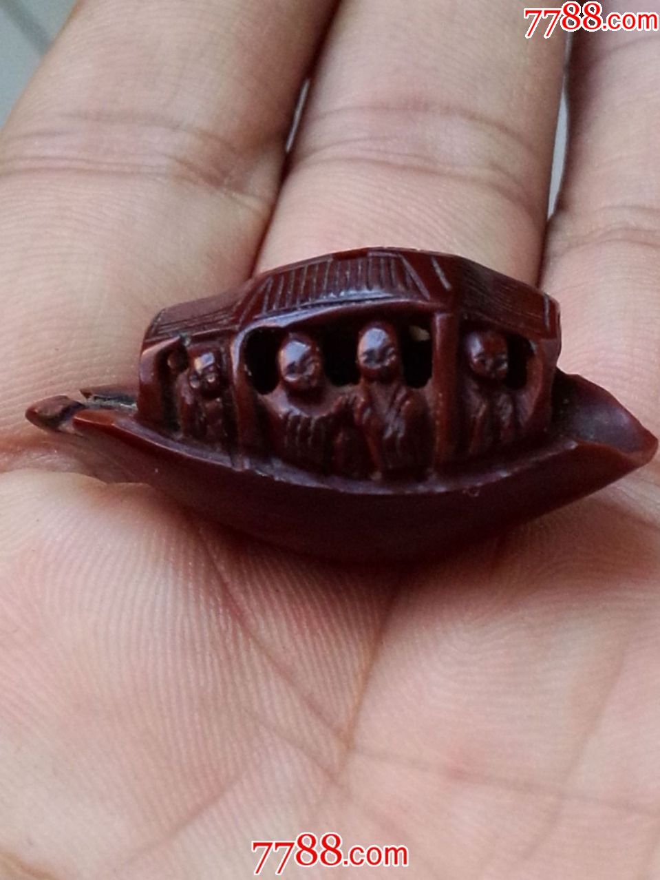 包浆红润老橄榄核雕核舟一枚