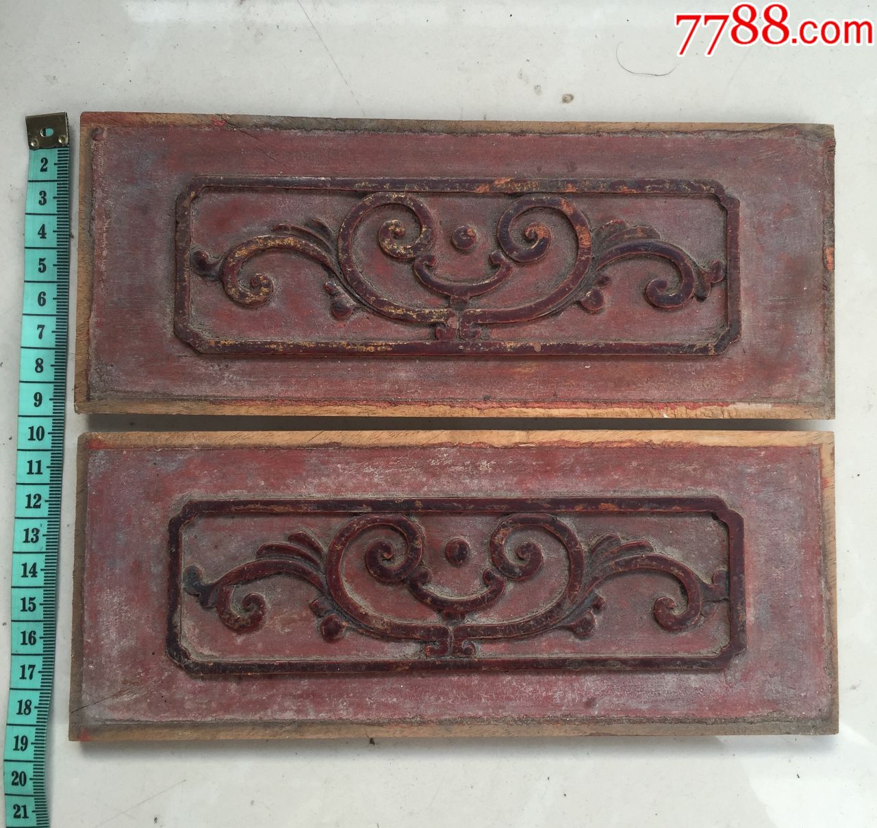 卷草纹木雕一对