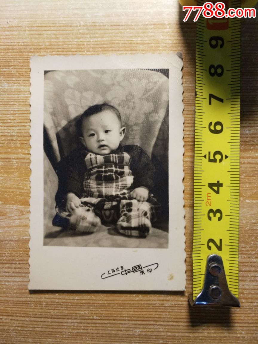 小男孩四个月时的照片