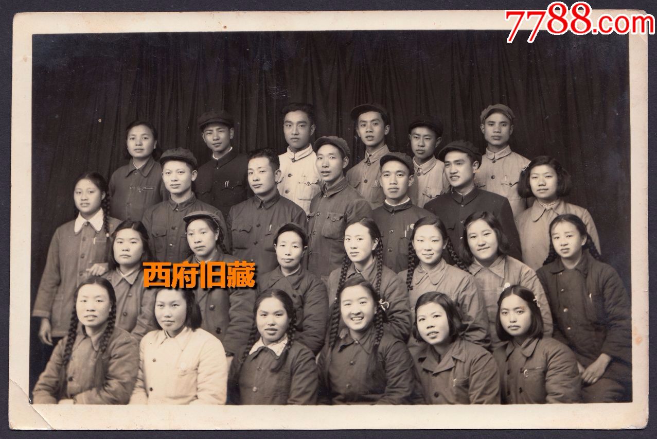 1955年于昭通,肃反运动全体同志合影老照片,时代特征明显,很多麻花辫