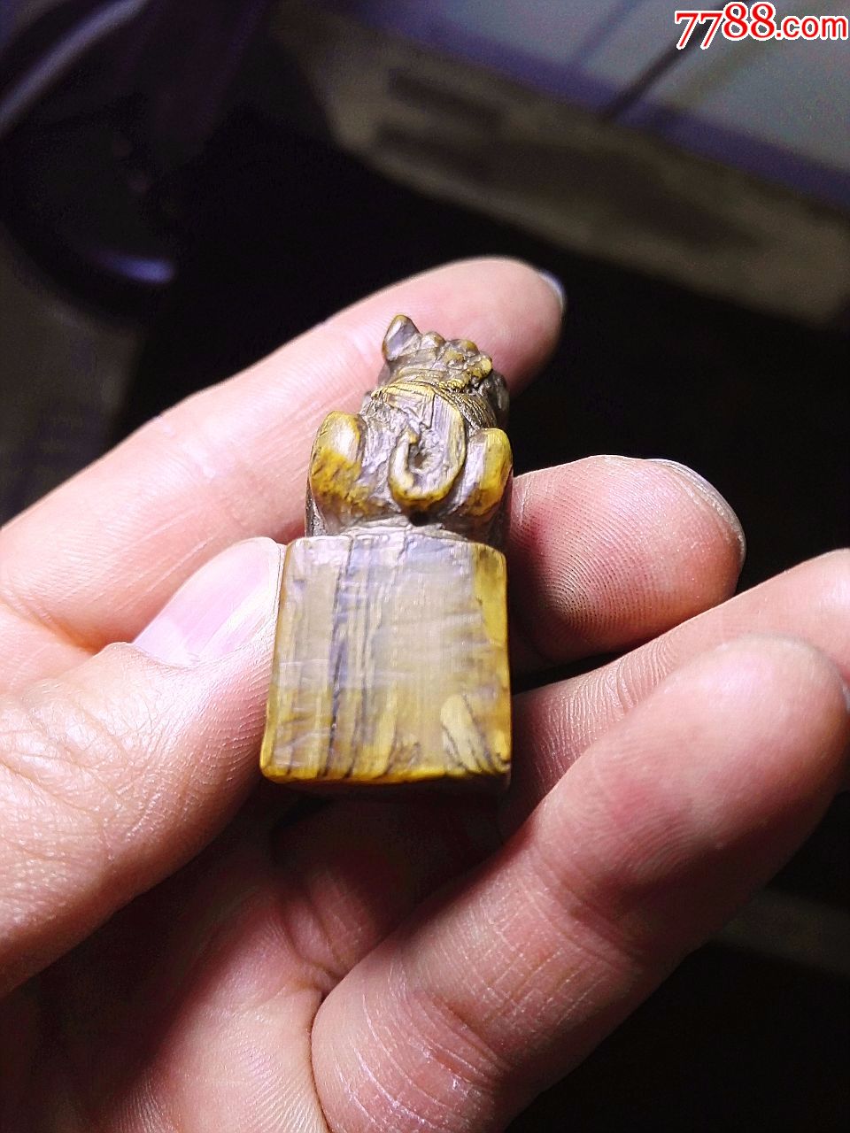 老雕件收藏民国以前手工雕刻把玩牛角狮子原品保真