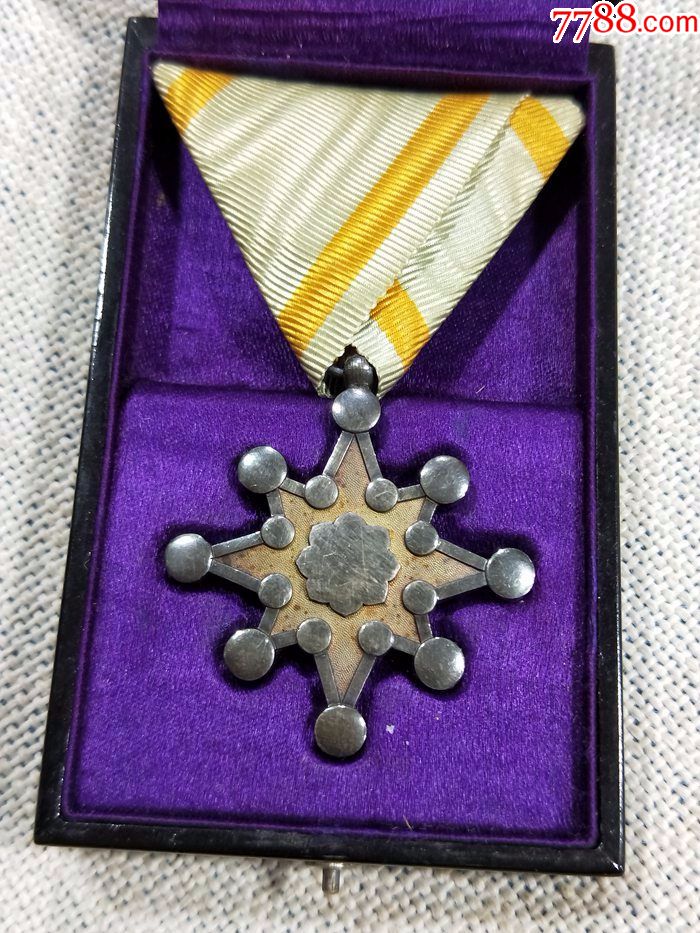 日本/日军.勋八等瑞宝章.带原盒