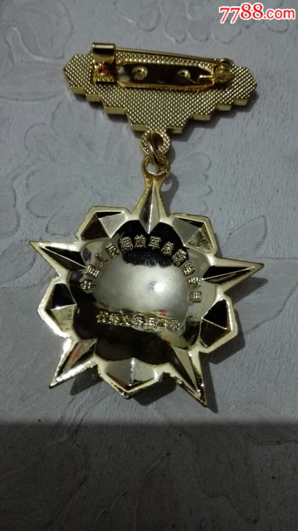 优秀义务兵证章,全新,很重