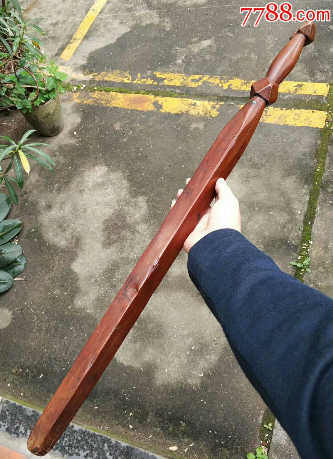 清代黄杨木雕剑,造型大气,工艺一流,长78厘米