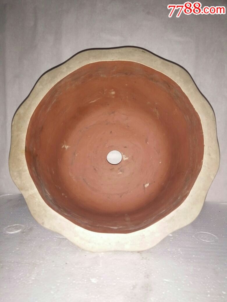文革子云紫砂盆,刻工精细,品好