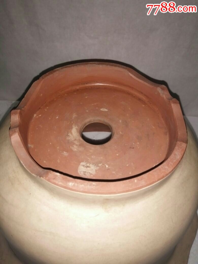 文革子云紫砂盆,刻工精细,品好