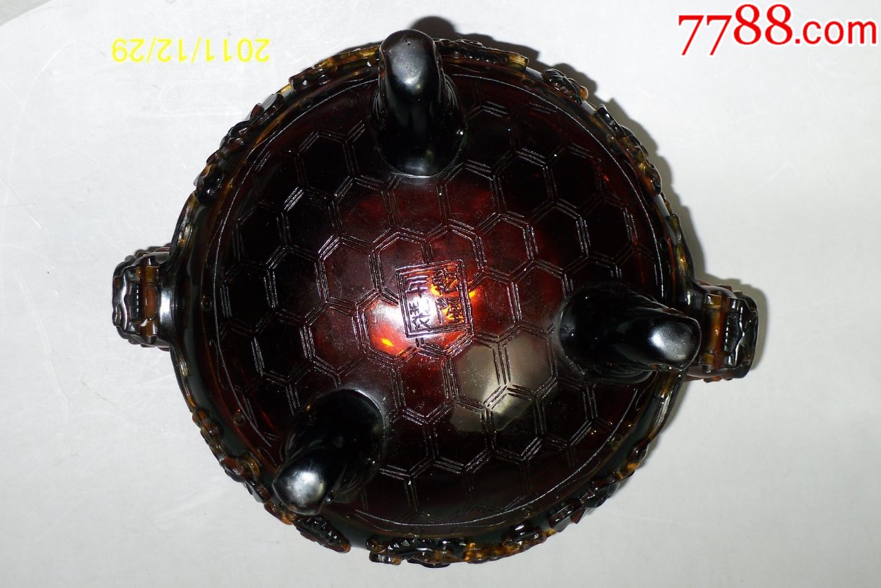 满工纹饰的夹金琉璃香炉