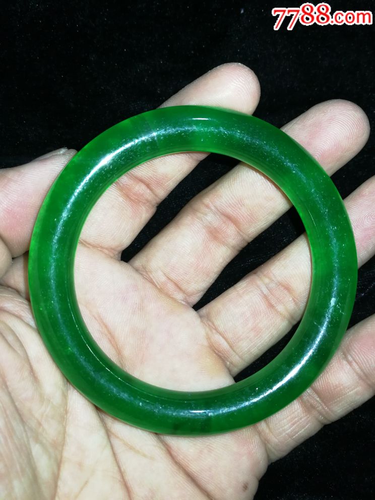 清代的老冰种翡翠镯子,有点水线,保真,品相好,包老,颜色漂亮