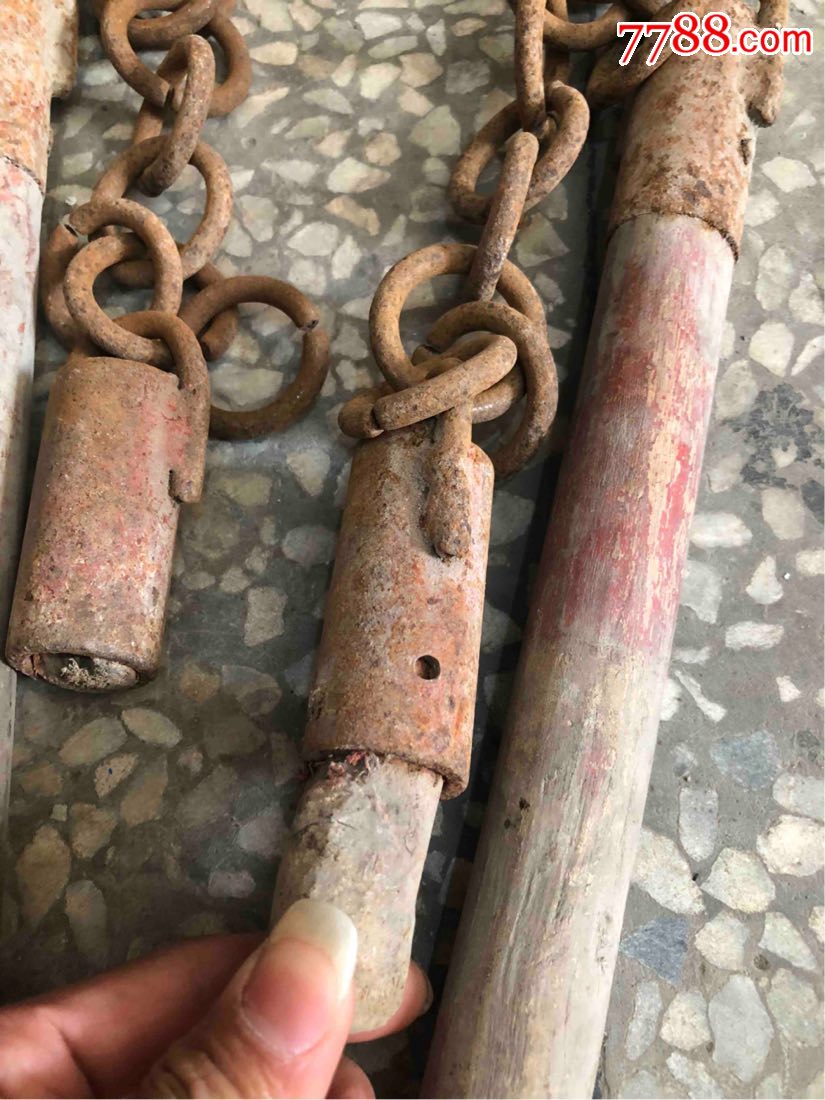 铁链式类似双节棍的兵器
